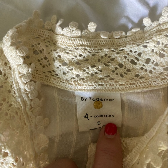 Beautiful crochet and cotton puffed sleeves blouse! - Picture 3 of 3